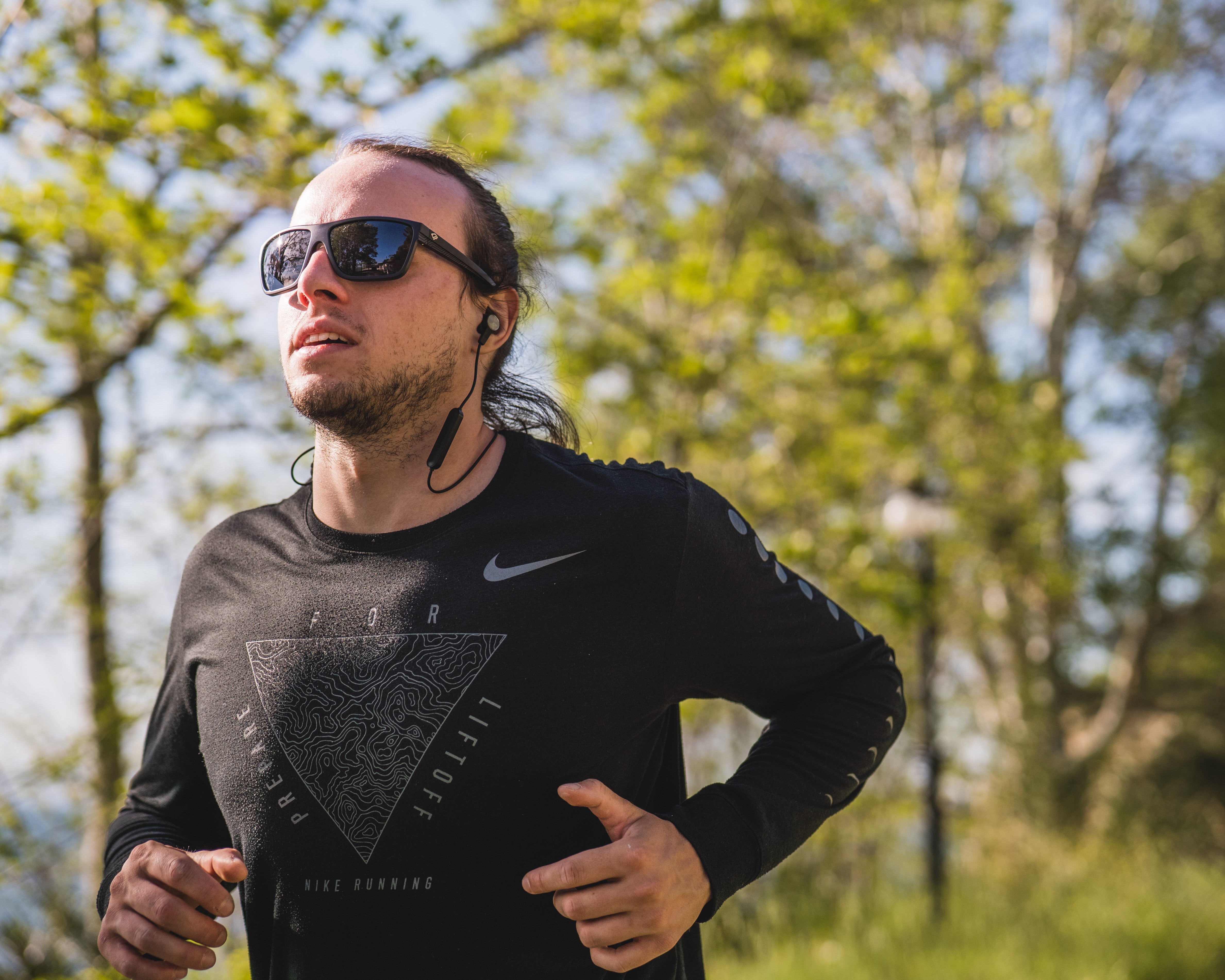 On the Run: Lightweight and Comfortable Sunglasses for Runners